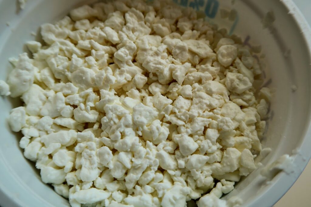 Dry curd cottage cheese